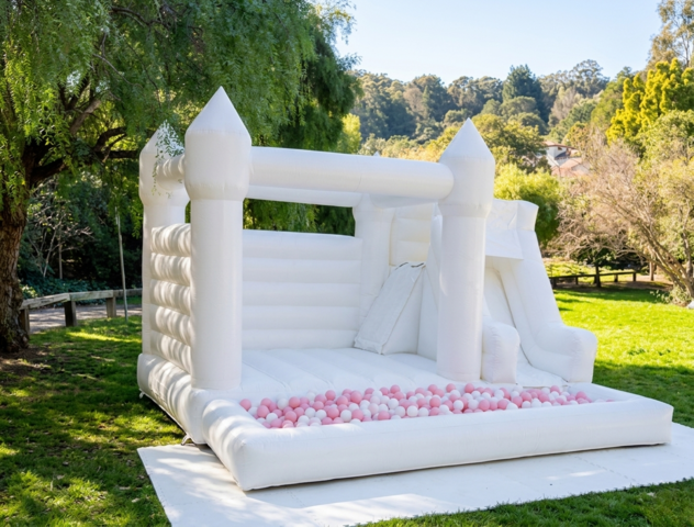 Kingdom Combo Bounce House White
